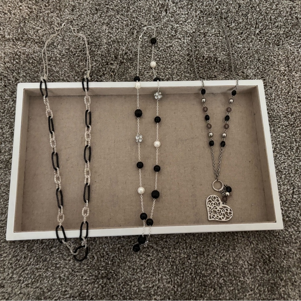 Elegant Black and Silver Heart Pendant Necklace Set